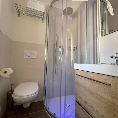 Cristina Hotel 2*