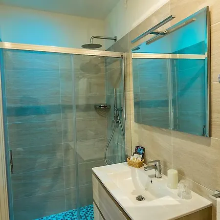 Cristina Hotel 2*