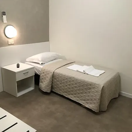 Cristina Hotel 2*